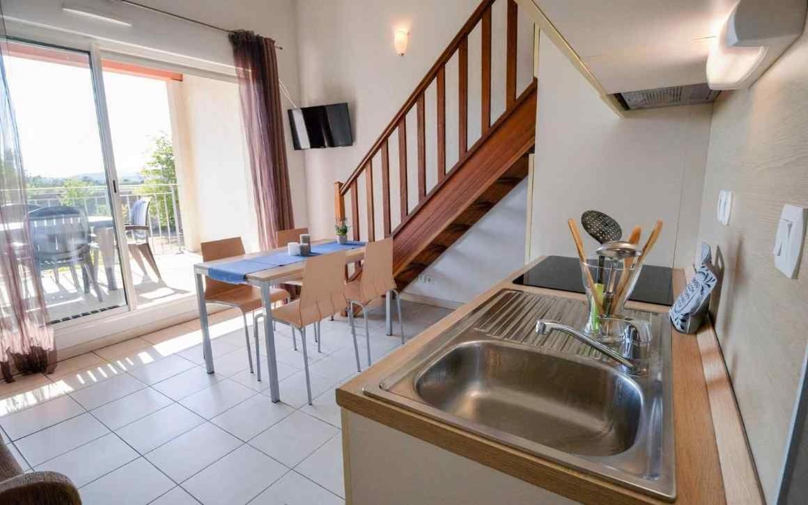 Appartement Entier Dans Residence De Tourisme Azille Extérieur photo